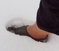 Mit Crocs im Schnee